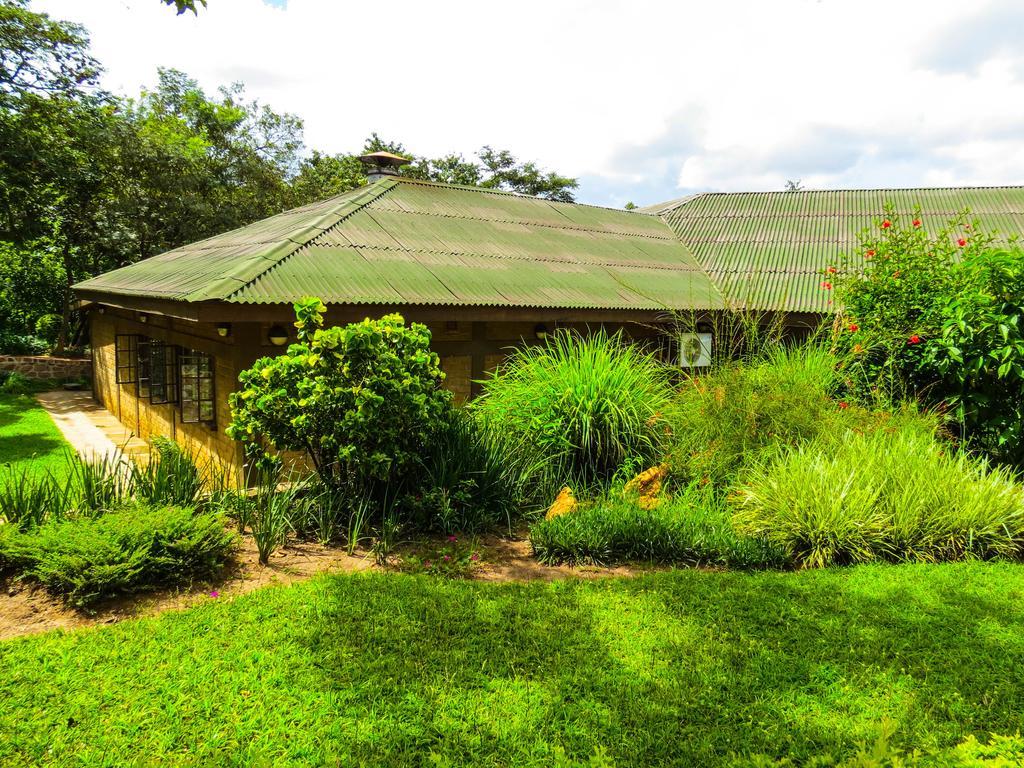 Hotel Woodlands Lilongwe Esterno foto